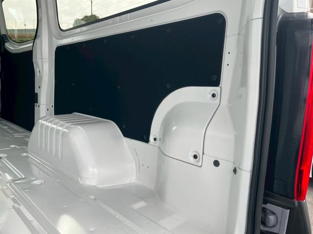 NV350キャラバンバン ロングDX 登録済未使用車 3人乗 5ドア 低床 衝突軽減システム オートライト オートハイビーム バックカメラ 両側スライドドア キーレス ダブルエアバック エアコン パワステ パワーウィンドウ 取説 保証書(41枚目)