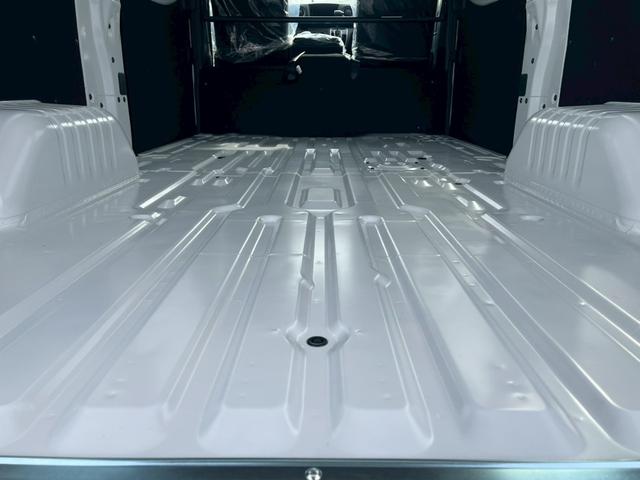 NV350キャラバンバン ロングDX 登録済未使用車 3人乗 5ドア 低床 衝突軽減システム オートライト オートハイビーム バックカメラ 両側スライドドア キーレス ダブルエアバック エアコン パワステ パワーウィンドウ 取説 保証書(42枚目)