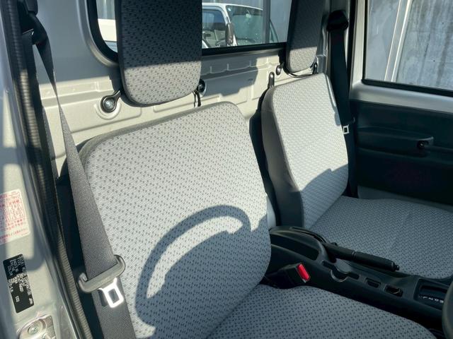 キャリイトラック ＫＣエアコン・パワステ農繁仕様　４ＷＤ　衝突被害軽減ブレーキ　レーンキープアシスト　横滑り防止　アイドリングストップ　エアコン　荷台作業灯　荷台ゴムマット　ラジオデッキ（2枚目）