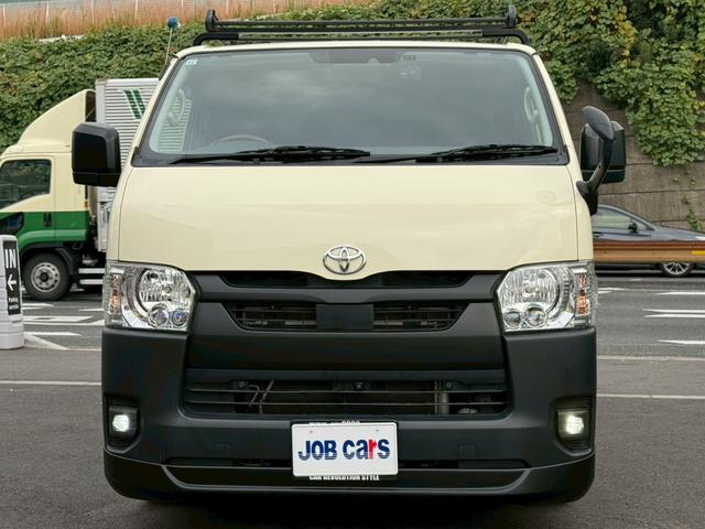 ハイエースバン 　ワンオーナー　トヨタセーフティセンス　純正ＳＤナビ　フルセグ　全方位　デジタルインナーミラー　ＥＴＣ２．０　オグショーベットキット　オグショー２ｎｄリクライニングシート　エセックスフロントスポイラー（3枚目）