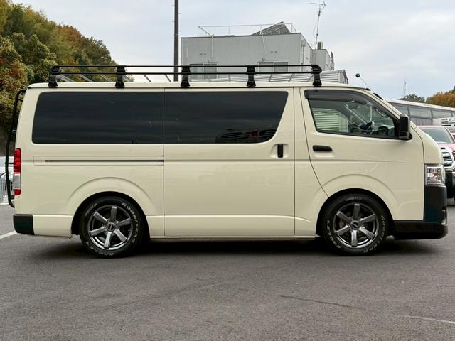 ハイエースバン 　ワンオーナー　トヨタセーフティセンス　純正ＳＤナビ　フルセグ　全方位　デジタルインナーミラー　ＥＴＣ２．０　オグショーベットキット　オグショー２ｎｄリクライニングシート　エセックスフロントスポイラー（4枚目）