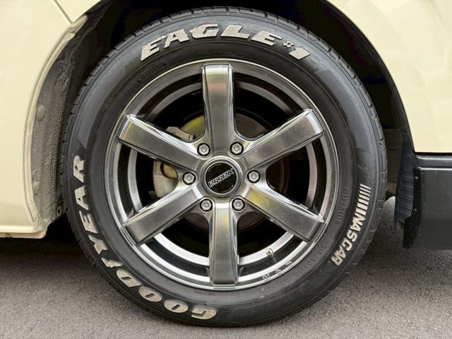 ハイエースバン 　ワンオーナー　トヨタセーフティセンス　純正ＳＤナビ　フルセグ　全方位　デジタルインナーミラー　ＥＴＣ２．０　オグショーベットキット　オグショー２ｎｄリクライニングシート　エセックスフロントスポイラー（12枚目）