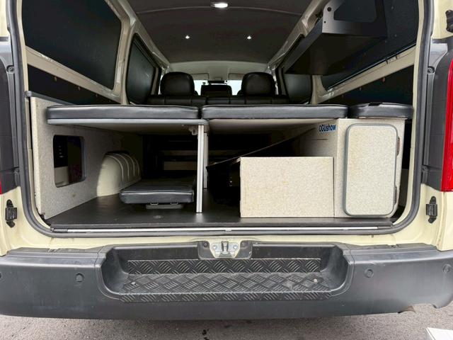 ハイエースバン 　ワンオーナー　トヨタセーフティセンス　純正ＳＤナビ　フルセグ　全方位　デジタルインナーミラー　ＥＴＣ２．０　オグショーベットキット　オグショー２ｎｄリクライニングシート　エセックスフロントスポイラー（16枚目）
