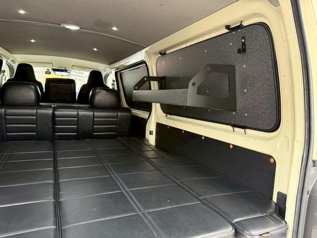 ハイエースバン 　ワンオーナー　トヨタセーフティセンス　純正ＳＤナビ　フルセグ　全方位　デジタルインナーミラー　ＥＴＣ２．０　オグショーベットキット　オグショー２ｎｄリクライニングシート　エセックスフロントスポイラー（17枚目）