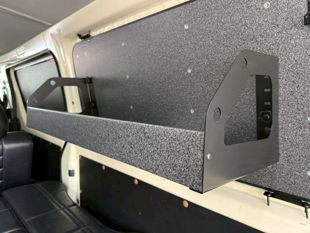 ハイエースバン 　ワンオーナー　トヨタセーフティセンス　純正ＳＤナビ　フルセグ　全方位　デジタルインナーミラー　ＥＴＣ２．０　オグショーベットキット　オグショー２ｎｄリクライニングシート　エセックスフロントスポイラー（19枚目）