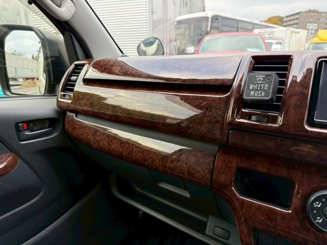 ハイエースバン 　ワンオーナー　トヨタセーフティセンス　純正ＳＤナビ　フルセグ　全方位　デジタルインナーミラー　ＥＴＣ２．０　オグショーベットキット　オグショー２ｎｄリクライニングシート　エセックスフロントスポイラー（24枚目）