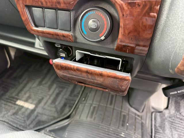 ハイエースバン 　ワンオーナー　トヨタセーフティセンス　純正ＳＤナビ　フルセグ　全方位　デジタルインナーミラー　ＥＴＣ２．０　オグショーベットキット　オグショー２ｎｄリクライニングシート　エセックスフロントスポイラー（29枚目）