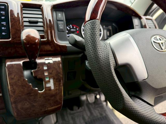 ハイエースバン 　ワンオーナー　トヨタセーフティセンス　純正ＳＤナビ　フルセグ　全方位　デジタルインナーミラー　ＥＴＣ２．０　オグショーベットキット　オグショー２ｎｄリクライニングシート　エセックスフロントスポイラー（30枚目）