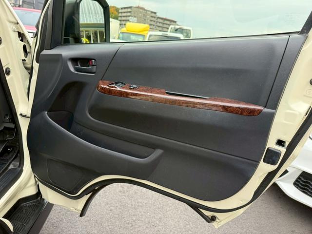 ハイエースバン 　ワンオーナー　トヨタセーフティセンス　純正ＳＤナビ　フルセグ　全方位　デジタルインナーミラー　ＥＴＣ２．０　オグショーベットキット　オグショー２ｎｄリクライニングシート　エセックスフロントスポイラー（39枚目）