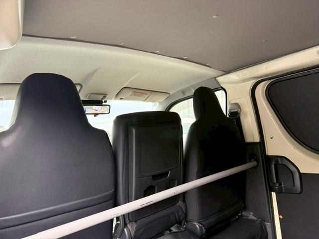 ハイエースバン 　ワンオーナー　トヨタセーフティセンス　純正ＳＤナビ　フルセグ　全方位　デジタルインナーミラー　ＥＴＣ２．０　オグショーベットキット　オグショー２ｎｄリクライニングシート　エセックスフロントスポイラー（45枚目）
