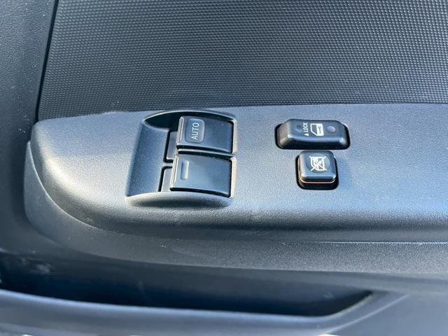 ハイエースコミューター スーパーロングGL 純正SDナビ 純正フリップダウンモニター11インチ 純正ドラレコ ビルドインETC モデリスタフロントスポイラー ソナー 純正アルミホイール15インチ リヤクーラー リヤヒーター チップアップシート(13枚目)