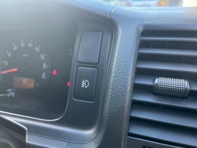 ハイエースコミューター スーパーロングGL 純正SDナビ 純正フリップダウンモニター11インチ 純正ドラレコ ビルドインETC モデリスタフロントスポイラー ソナー 純正アルミホイール15インチ リヤクーラー リヤヒーター チップアップシート(19枚目)