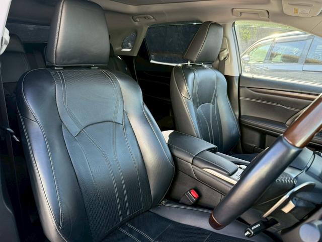 ＲＸ ＲＸ４５０ｈ　バージョンＬ　マークレビンソン　パノラマムーンルーフ　置くだけ充電　３６０℃カメラ　ナビタッチパネル　ヘッドアップディスプレイ　ＥＴＣ２．０　シートヒータークーラー　ハンドルヒーター　ブラインドスポットモニター（9枚目）