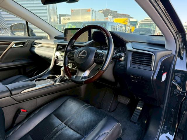 ＲＸ ＲＸ４５０ｈ　バージョンＬ　マークレビンソン　パノラマムーンルーフ　置くだけ充電　３６０℃カメラ　ナビタッチパネル　ヘッドアップディスプレイ　ＥＴＣ２．０　シートヒータークーラー　ハンドルヒーター　ブラインドスポットモニター（10枚目）