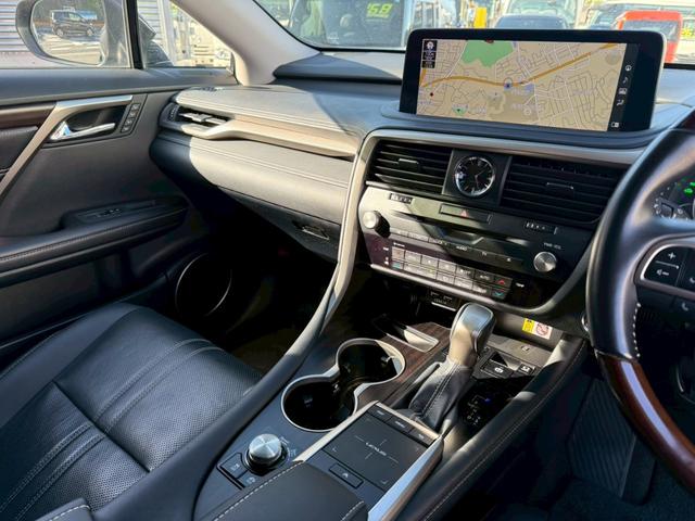 ＲＸ ＲＸ４５０ｈ　バージョンＬ　マークレビンソン　パノラマムーンルーフ　置くだけ充電　３６０℃カメラ　ナビタッチパネル　ヘッドアップディスプレイ　ＥＴＣ２．０　シートヒータークーラー　ハンドルヒーター　ブラインドスポットモニター（12枚目）
