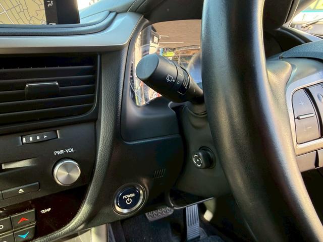 ＲＸ ＲＸ４５０ｈ　バージョンＬ　マークレビンソン　パノラマムーンルーフ　置くだけ充電　３６０℃カメラ　ナビタッチパネル　ヘッドアップディスプレイ　ＥＴＣ２．０　シートヒータークーラー　ハンドルヒーター　ブラインドスポットモニター（19枚目）