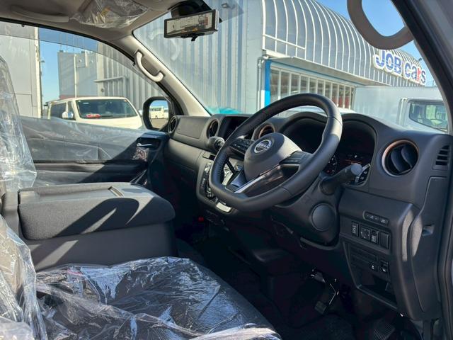 キャラバン ロンググランドプレミアムＧＸ　登録済未使用車　衝突軽減　片側電動スライドドア　インテリジェントミラー　リヤクーラー　リヤヒーター　スマートキー　電動格納ミラー　オートライト　ＬＥＤ　ＥＳＣ　フォグ　プッシュスタート　ドアバイザー（2枚目）