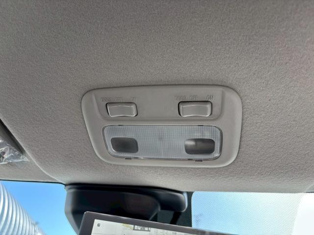 キャラバン ロンググランドプレミアムＧＸ　登録済未使用車　衝突軽減　片側電動スライドドア　インテリジェントミラー　リヤクーラー　リヤヒーター　スマートキー　電動格納ミラー　オートライト　ＬＥＤ　ＥＳＣ　フォグ　プッシュスタート　ドアバイザー（10枚目）