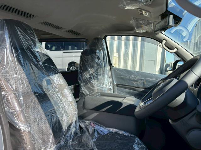 キャラバン ロンググランドプレミアムＧＸ　登録済未使用車　衝突軽減　片側電動スライドドア　インテリジェントミラー　リヤクーラー　リヤヒーター　スマートキー　電動格納ミラー　オートライト　ＬＥＤ　ＥＳＣ　フォグ　プッシュスタート　ドアバイザー（11枚目）