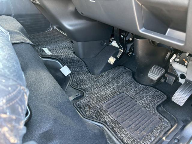 キャラバン ロンググランドプレミアムＧＸ　登録済未使用車　衝突軽減　片側電動スライドドア　インテリジェントミラー　リヤクーラー　リヤヒーター　スマートキー　電動格納ミラー　オートライト　ＬＥＤ　ＥＳＣ　フォグ　プッシュスタート　ドアバイザー（25枚目）