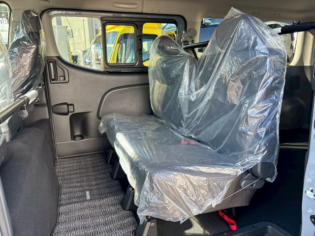 キャラバン ロンググランドプレミアムＧＸ　登録済未使用車　衝突軽減　片側電動スライドドア　インテリジェントミラー　リヤクーラー　リヤヒーター　スマートキー　電動格納ミラー　オートライト　ＬＥＤ　ＥＳＣ　フォグ　プッシュスタート　ドアバイザー（31枚目）