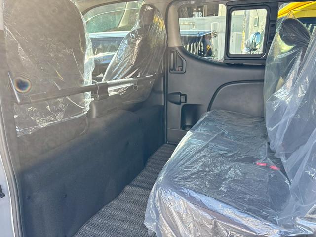 キャラバン ロンググランドプレミアムＧＸ　登録済未使用車　衝突軽減　片側電動スライドドア　インテリジェントミラー　リヤクーラー　リヤヒーター　スマートキー　電動格納ミラー　オートライト　ＬＥＤ　ＥＳＣ　フォグ　プッシュスタート　ドアバイザー（32枚目）