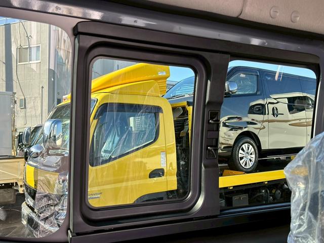 キャラバン ロンググランドプレミアムＧＸ　登録済未使用車　衝突軽減　片側電動スライドドア　インテリジェントミラー　リヤクーラー　リヤヒーター　スマートキー　電動格納ミラー　オートライト　ＬＥＤ　ＥＳＣ　フォグ　プッシュスタート　ドアバイザー（34枚目）