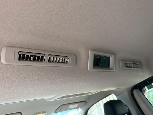 NV350キャラバンバン ロングライダープレミアムGXプロ・スタイルパッケージ 低床 5D 5人乗 メモリーナビ フルセグ Bluetooth AUX CD/DVD再生 衝突軽減システム 全周囲カメラ LEDヘッドライト オートライト ETC2.0 スマートキー 盗難防止機能(4枚目)