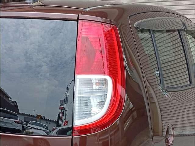 ＭＲワゴン Ｔ　ターボ／４ＡＴ／ナビ／ＥＴＣ／フォグ／オートエアコン／ベンチシート／フルセグ／電動格納ミラー／パワーウィンドウ／純正アルミ／スマートキー／（14枚目）