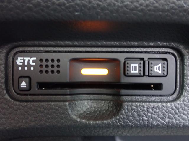 N-BOXカスタム G・EXターボホンダセンシング 純正8インチナビ CD録音 DVD再生 フルセグTV Bluetoothオーディオ 両側パワースライドドア Rカメラ ETC 助手席シートバックテーブル シートヒーター 革巻きハンドル(7枚目)