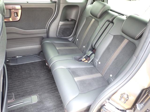 N-BOXカスタム G・EXターボホンダセンシング 純正8インチナビ CD録音 DVD再生 フルセグTV Bluetoothオーディオ 両側パワースライドドア Rカメラ ETC 助手席シートバックテーブル シートヒーター 革巻きハンドル(18枚目)