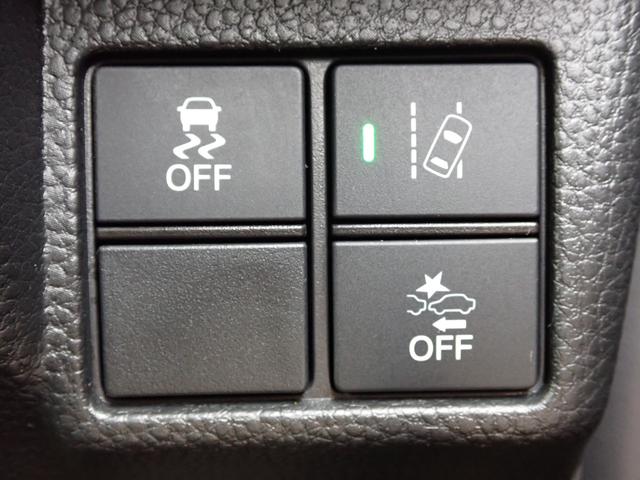 N-BOXカスタム G・EXターボホンダセンシング 純正8インチナビ CD録音 DVD再生 フルセグTV Bluetoothオーディオ 両側パワースライドドア Rカメラ ETC 助手席シートバックテーブル シートヒーター 革巻きハンドル(32枚目)