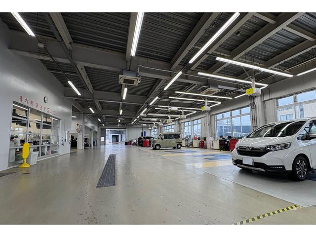 N-BOXカスタム G・EXターボホンダセンシング 純正8インチナビ CD録音 DVD再生 フルセグTV Bluetoothオーディオ 両側パワースライドドア Rカメラ ETC 助手席シートバックテーブル シートヒーター 革巻きハンドル(40枚目)