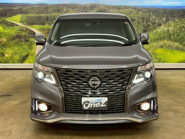 エルグランド ２５０ハイウェイスターＳ　アーバンクロム　後期モデル・純正ナビＴＶ・全方位モニター・バックモニター・両側パワースライドドア・純正１８インチアルミ・ハーフレザーシート・プッシュスタート・スマートキー・８人乗り・ＬＥＤヘッドライト・フォグランプ（3枚目）