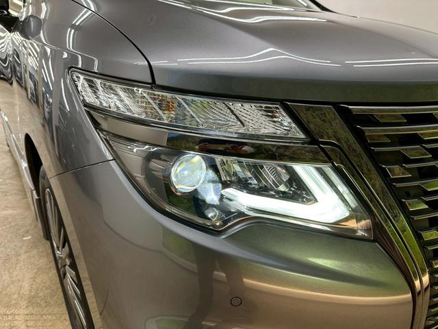 エルグランド ２５０ハイウェイスターＳ　アーバンクロム　後期モデル・純正ナビＴＶ・全方位モニター・バックモニター・両側パワースライドドア・純正１８インチアルミ・ハーフレザーシート・プッシュスタート・スマートキー・８人乗り・ＬＥＤヘッドライト・フォグランプ（9枚目）