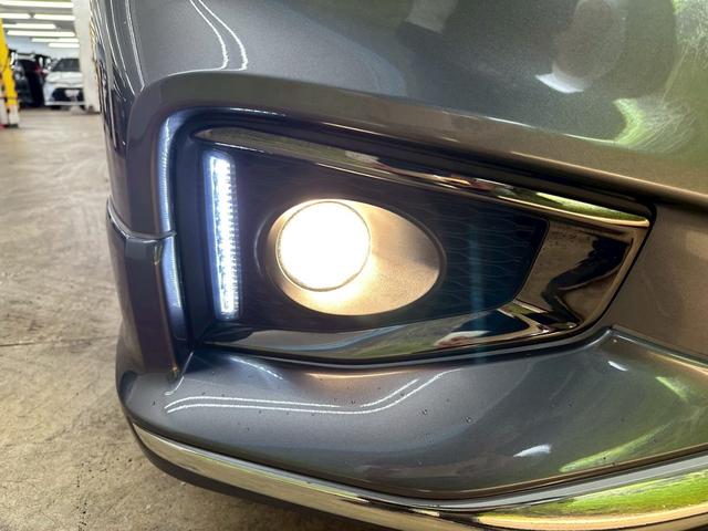 エルグランド ２５０ハイウェイスターＳ　アーバンクロム　後期モデル・純正ナビＴＶ・全方位モニター・バックモニター・両側パワースライドドア・純正１８インチアルミ・ハーフレザーシート・プッシュスタート・スマートキー・８人乗り・ＬＥＤヘッドライト・フォグランプ（11枚目）