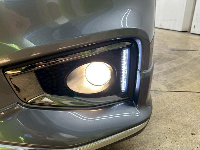 エルグランド ２５０ハイウェイスターＳ　アーバンクロム　後期モデル・純正ナビＴＶ・全方位モニター・バックモニター・両側パワースライドドア・純正１８インチアルミ・ハーフレザーシート・プッシュスタート・スマートキー・８人乗り・ＬＥＤヘッドライト・フォグランプ（12枚目）