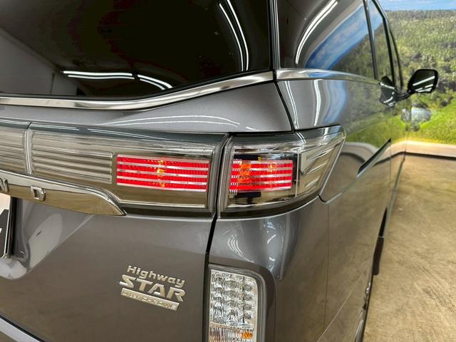 エルグランド ２５０ハイウェイスターＳ　アーバンクロム　後期モデル・純正ナビＴＶ・全方位モニター・バックモニター・両側パワースライドドア・純正１８インチアルミ・ハーフレザーシート・プッシュスタート・スマートキー・８人乗り・ＬＥＤヘッドライト・フォグランプ（13枚目）