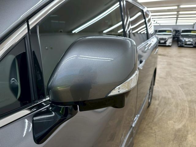 エルグランド ２５０ハイウェイスターＳ　アーバンクロム　後期モデル・純正ナビＴＶ・全方位モニター・バックモニター・両側パワースライドドア・純正１８インチアルミ・ハーフレザーシート・プッシュスタート・スマートキー・８人乗り・ＬＥＤヘッドライト・フォグランプ（16枚目）