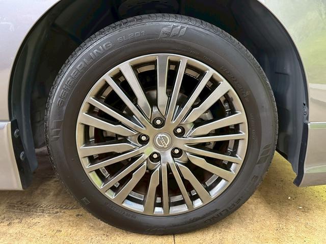 エルグランド ２５０ハイウェイスターＳ　アーバンクロム　後期モデル・純正ナビＴＶ・全方位モニター・バックモニター・両側パワースライドドア・純正１８インチアルミ・ハーフレザーシート・プッシュスタート・スマートキー・８人乗り・ＬＥＤヘッドライト・フォグランプ（17枚目）