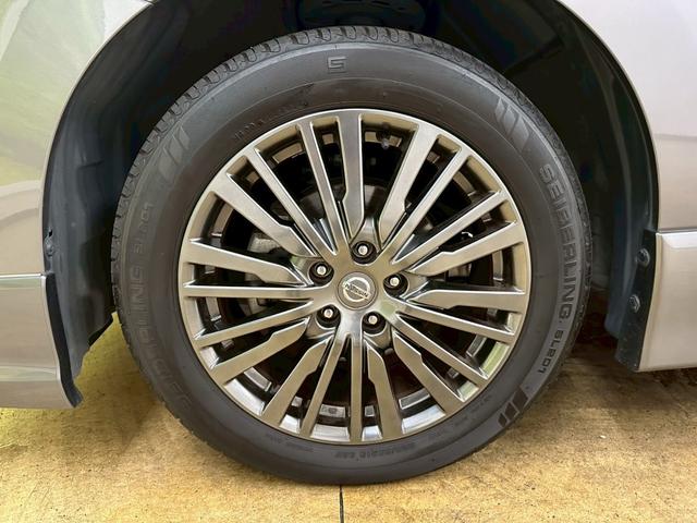 エルグランド ２５０ハイウェイスターＳ　アーバンクロム　後期モデル・純正ナビＴＶ・全方位モニター・バックモニター・両側パワースライドドア・純正１８インチアルミ・ハーフレザーシート・プッシュスタート・スマートキー・８人乗り・ＬＥＤヘッドライト・フォグランプ（18枚目）