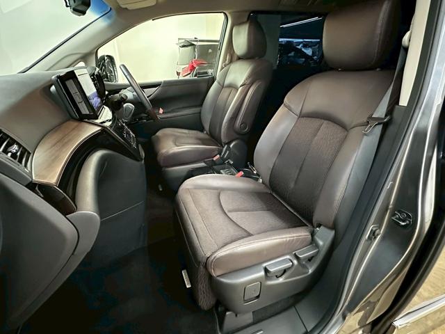 エルグランド ２５０ハイウェイスターＳ　アーバンクロム　後期モデル・純正ナビＴＶ・全方位モニター・バックモニター・両側パワースライドドア・純正１８インチアルミ・ハーフレザーシート・プッシュスタート・スマートキー・８人乗り・ＬＥＤヘッドライト・フォグランプ（25枚目）