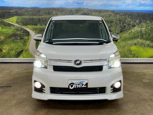 ヴォクシー ＺＳ　純正ナビ・フルセグ・ＢＴ対応・両側パワースライドドア・パドルシフト・オートエアコン・ＥＴＣ・革巻きステアリング・ＨＩＤヘッドライト・ドライブレコーダー・バックモニター・純正アルミ・セキュリティ・フォグ（3枚目）