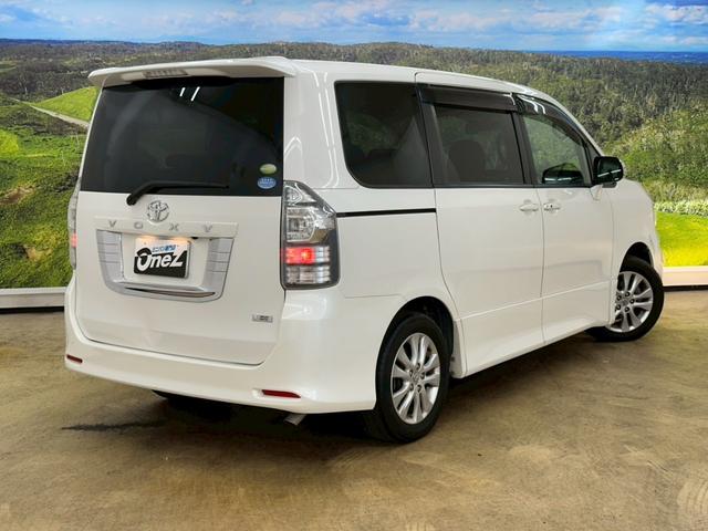 ヴォクシー ＺＳ　純正ナビ・フルセグ・ＢＴ対応・両側パワースライドドア・パドルシフト・オートエアコン・ＥＴＣ・革巻きステアリング・ＨＩＤヘッドライト・ドライブレコーダー・バックモニター・純正アルミ・セキュリティ・フォグ（8枚目）