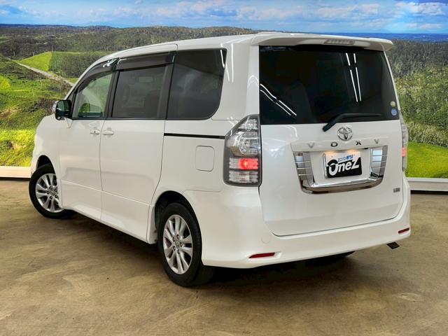 ヴォクシー ＺＳ　純正ナビ・フルセグ・ＢＴ対応・両側パワースライドドア・パドルシフト・オートエアコン・ＥＴＣ・革巻きステアリング・ＨＩＤヘッドライト・ドライブレコーダー・バックモニター・純正アルミ・セキュリティ・フォグ（9枚目）