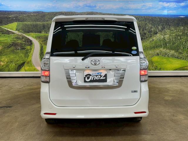 ヴォクシー ＺＳ　純正ナビ・フルセグ・ＢＴ対応・両側パワースライドドア・パドルシフト・オートエアコン・ＥＴＣ・革巻きステアリング・ＨＩＤヘッドライト・ドライブレコーダー・バックモニター・純正アルミ・セキュリティ・フォグ（10枚目）