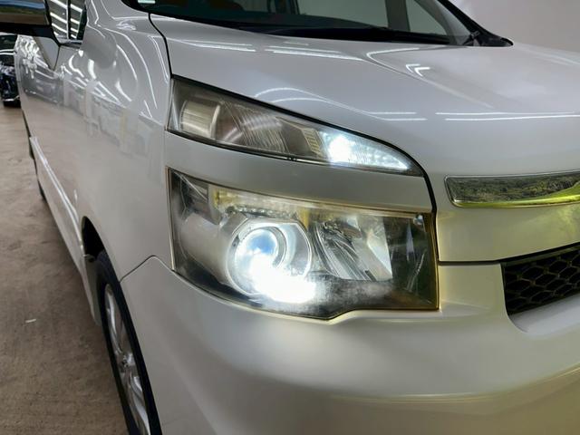 ヴォクシー ＺＳ　純正ナビ・フルセグ・ＢＴ対応・両側パワースライドドア・パドルシフト・オートエアコン・ＥＴＣ・革巻きステアリング・ＨＩＤヘッドライト・ドライブレコーダー・バックモニター・純正アルミ・セキュリティ・フォグ（11枚目）