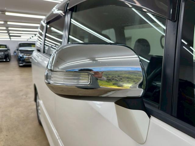 ヴォクシー ＺＳ　純正ナビ・フルセグ・ＢＴ対応・両側パワースライドドア・パドルシフト・オートエアコン・ＥＴＣ・革巻きステアリング・ＨＩＤヘッドライト・ドライブレコーダー・バックモニター・純正アルミ・セキュリティ・フォグ（17枚目）