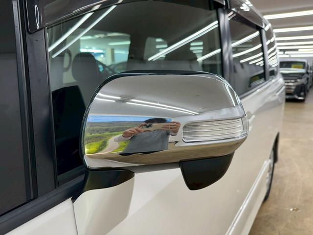 ヴォクシー ＺＳ　純正ナビ・フルセグ・ＢＴ対応・両側パワースライドドア・パドルシフト・オートエアコン・ＥＴＣ・革巻きステアリング・ＨＩＤヘッドライト・ドライブレコーダー・バックモニター・純正アルミ・セキュリティ・フォグ（18枚目）