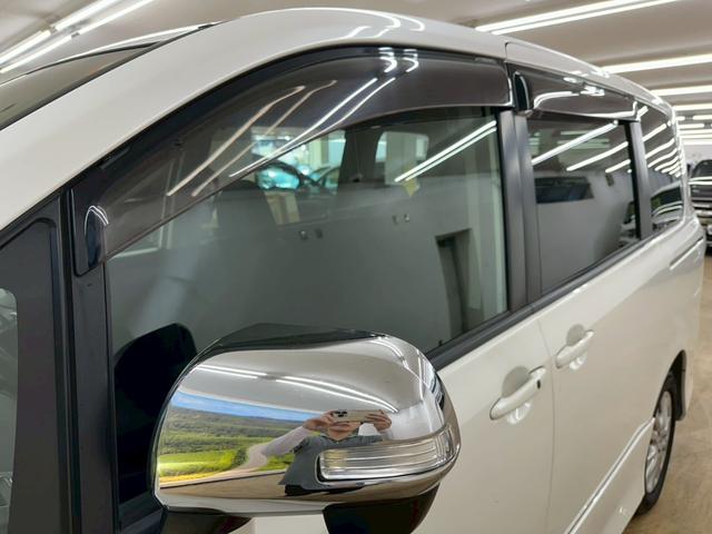 ヴォクシー ＺＳ　純正ナビ・フルセグ・ＢＴ対応・両側パワースライドドア・パドルシフト・オートエアコン・ＥＴＣ・革巻きステアリング・ＨＩＤヘッドライト・ドライブレコーダー・バックモニター・純正アルミ・セキュリティ・フォグ（20枚目）